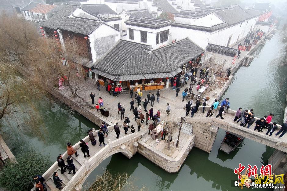 浙江南浔古镇寻“年味儿” 暖冬迎来旅游新高峰.jpg